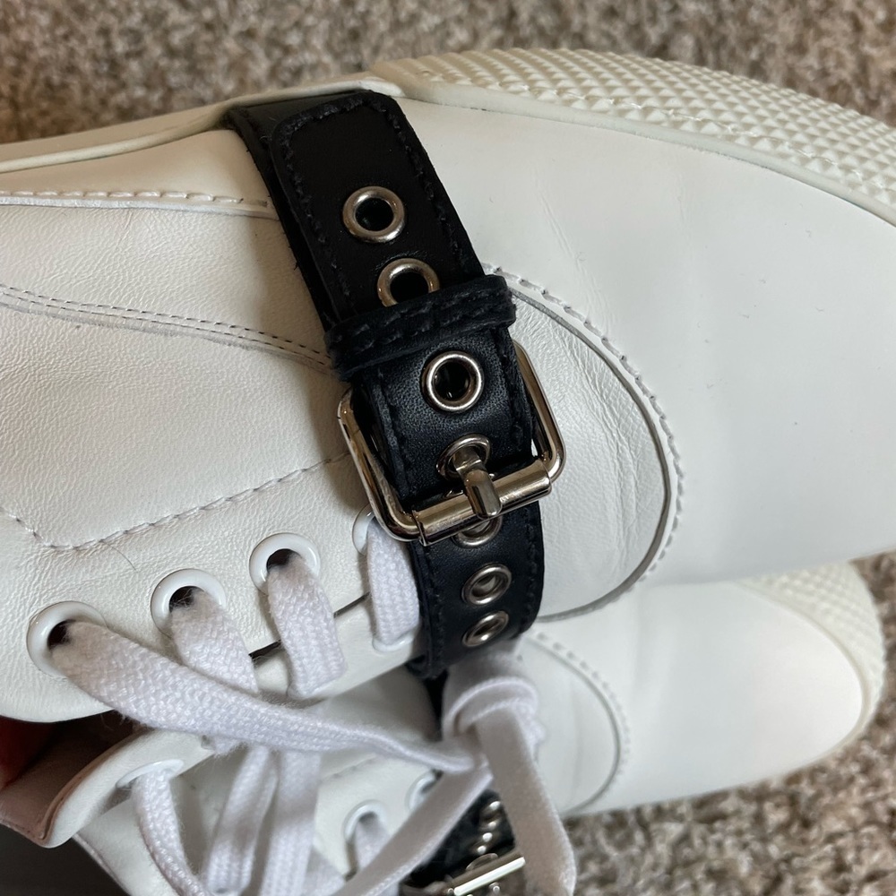 Miu Miu Leather Buckle Low-Top Sneaker, contrast White and black size EU 40 - Picture 12 of 13